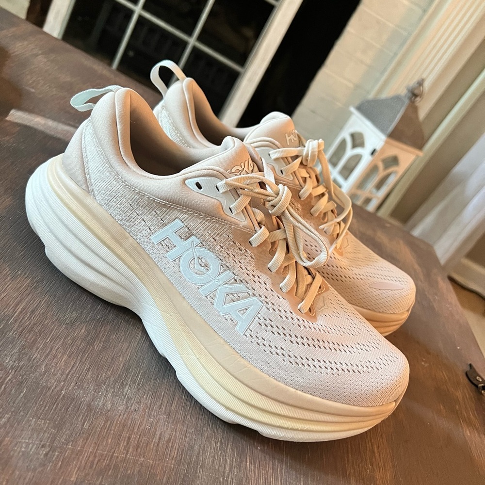 Hoka Bondi 8 wm size 8.5m-essentially perfect